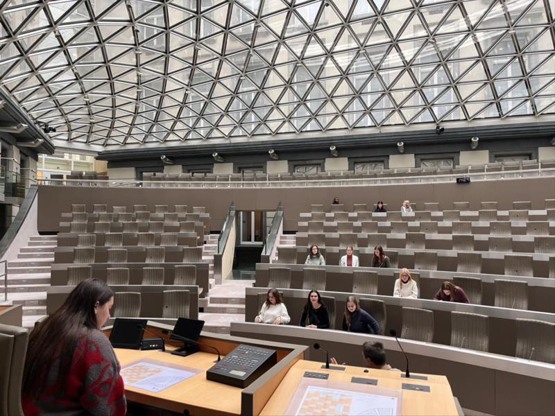 6HWE bezoekt de parlementen in Brussel